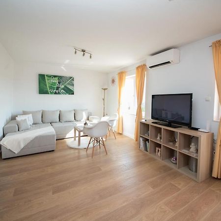 Apartman Sous Les Rochers Grižane Esterno foto