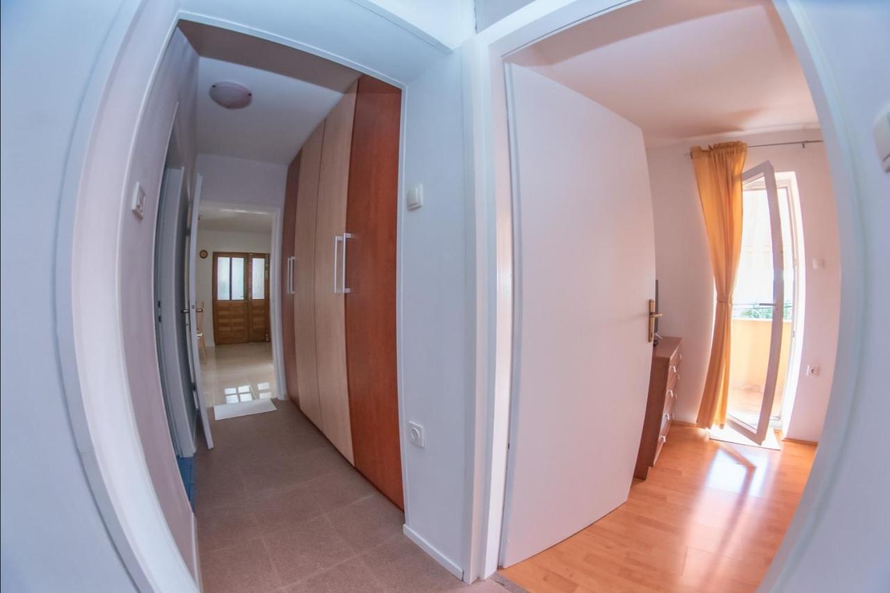 Apartman Sous Les Rochers Grižane Esterno foto