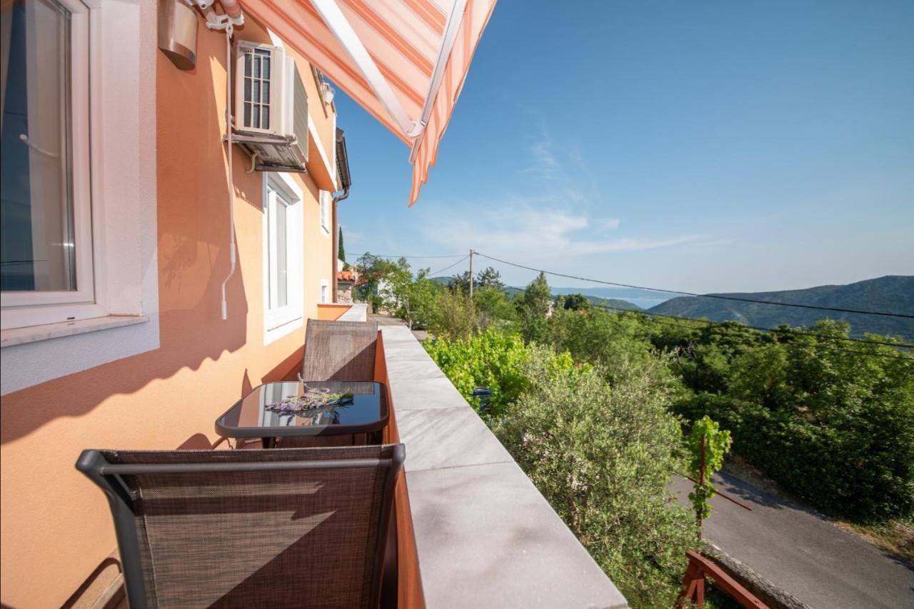 Apartman Sous Les Rochers Grižane Esterno foto