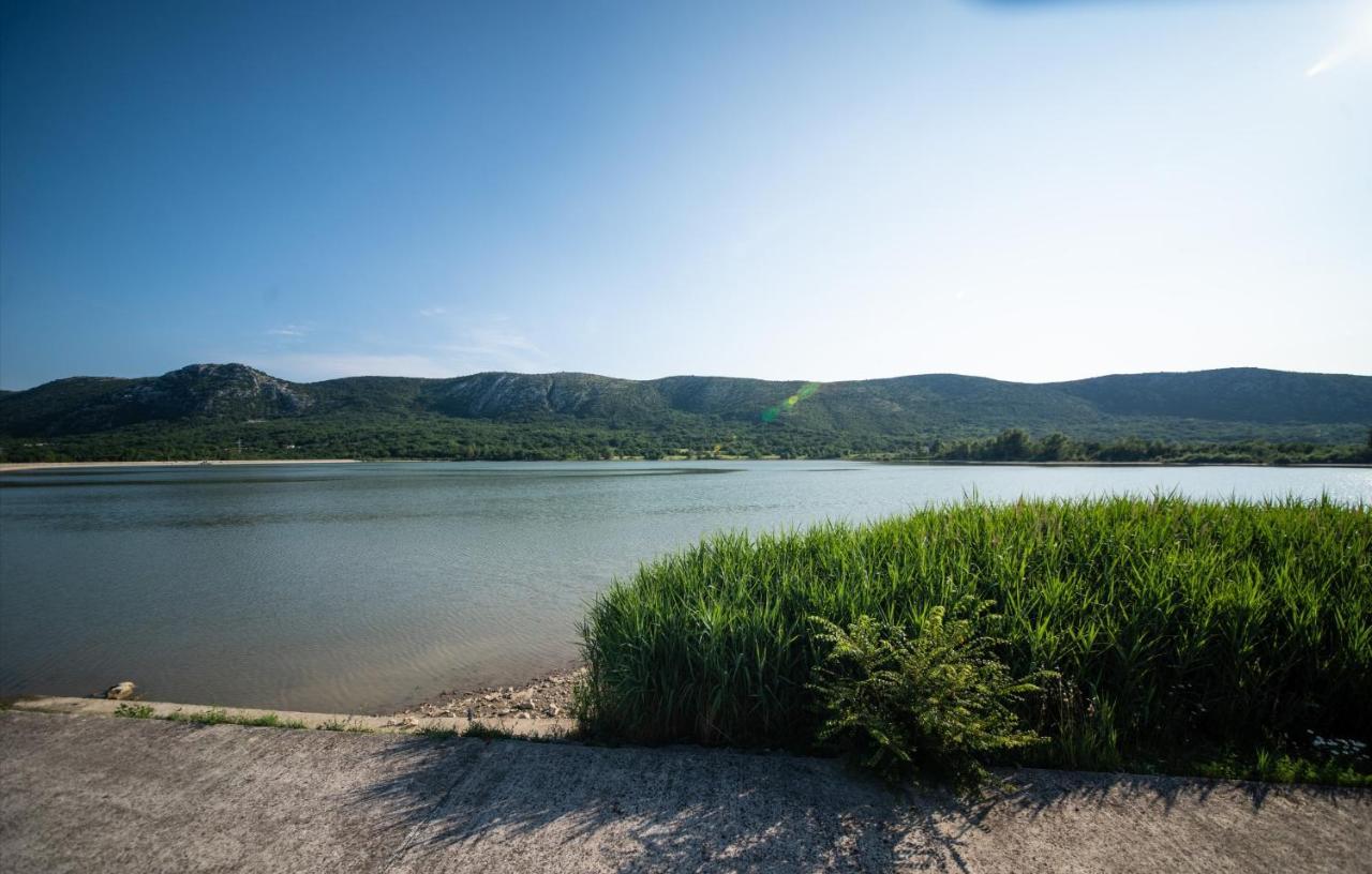 Apartman Sous Les Rochers Grižane Esterno foto