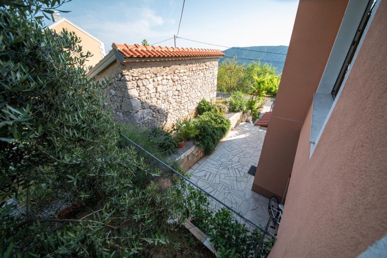Apartman Sous Les Rochers Grižane Esterno foto