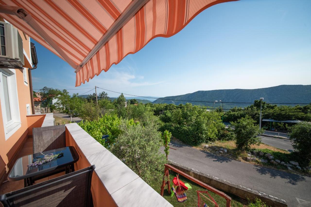 Apartman Sous Les Rochers Grižane Esterno foto