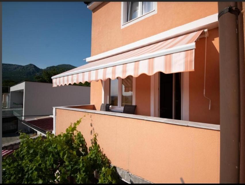 Apartman Sous Les Rochers Grižane Esterno foto